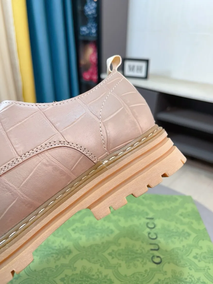 Men's shoes 💰500🌸🌸 (GUCCI) [can be made without label] G's new business boots are full-layer calfskin embossed with classic diamond pattern craftsmanship. They are high-end and classy, ​​versatile and have a full three-dimensional feel. They use raw rubber non-slip outsole. If you look closely, you will be addicted to the leather. You can't extricate yourself ~ the best on the market.          Fabric: Cowhide/Embossed Lining: Cowhide.          Please make a note when placing an order, size: 38-44 (37, 45, 46 can be customized and cannot be returned or exchanged)